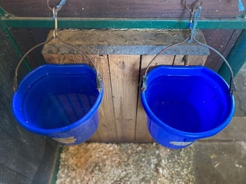 horsestallbuckets